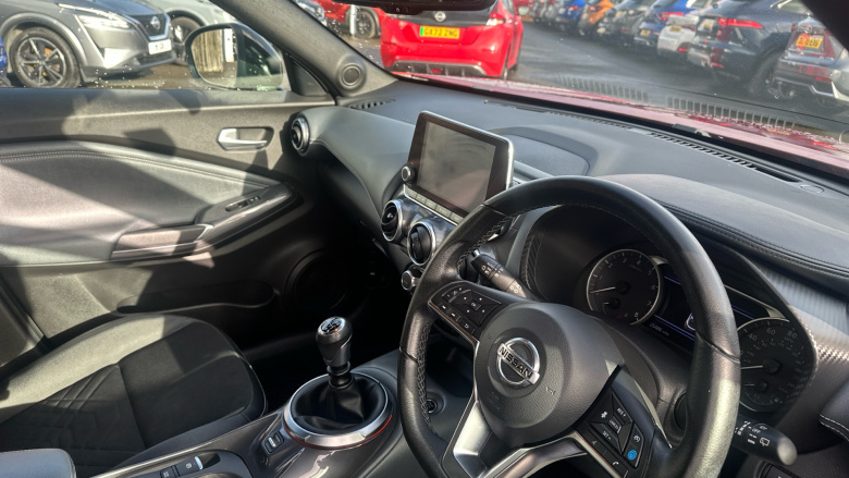 Nissan Juke 1.0 DiG-T 114 Tekna 5dr Petrol Hatchback